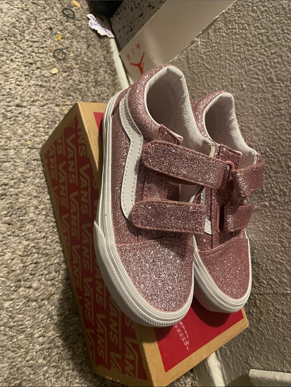 Vans Kids Glitter Old Skool Velcro Sneakers in Pink